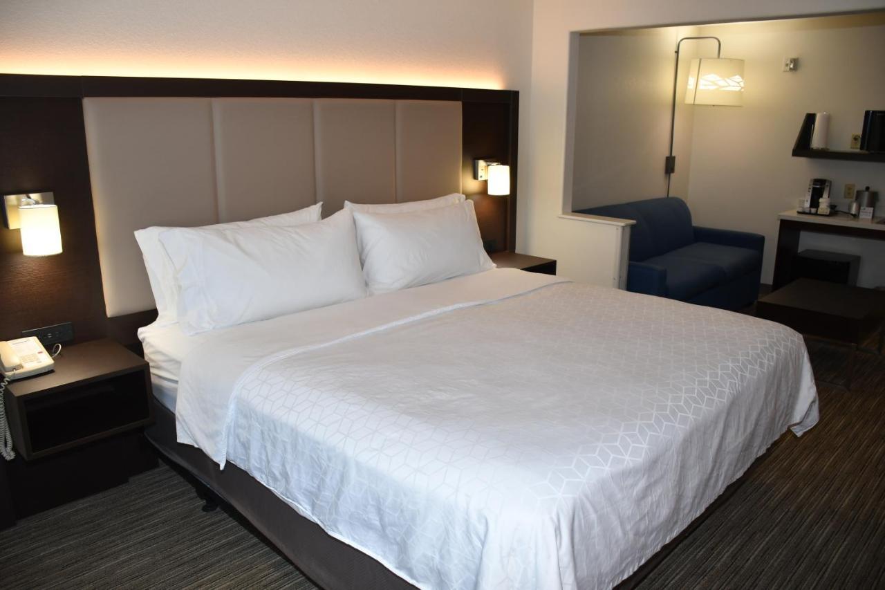 Hotel Express & By Ihg 3*